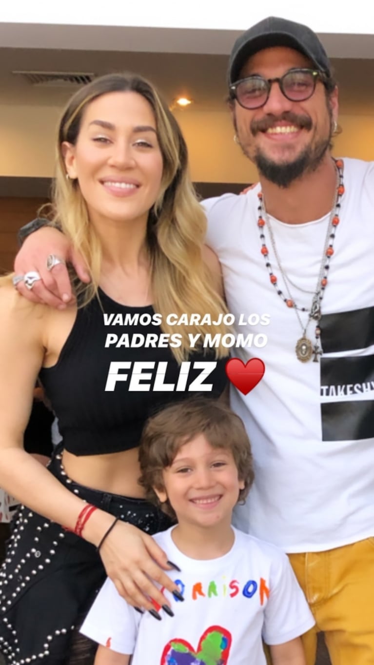 Jimena Barón y Daniel Osvaldo, juntos en la fiesta de egresados de su hijo: "Los padres y Momo feliz"
