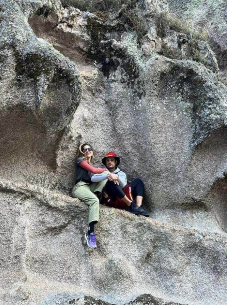 Jimena Barón y Matías Palleiro festejaron llegar a la cima de una montaña: la travesía duró 8 horas
