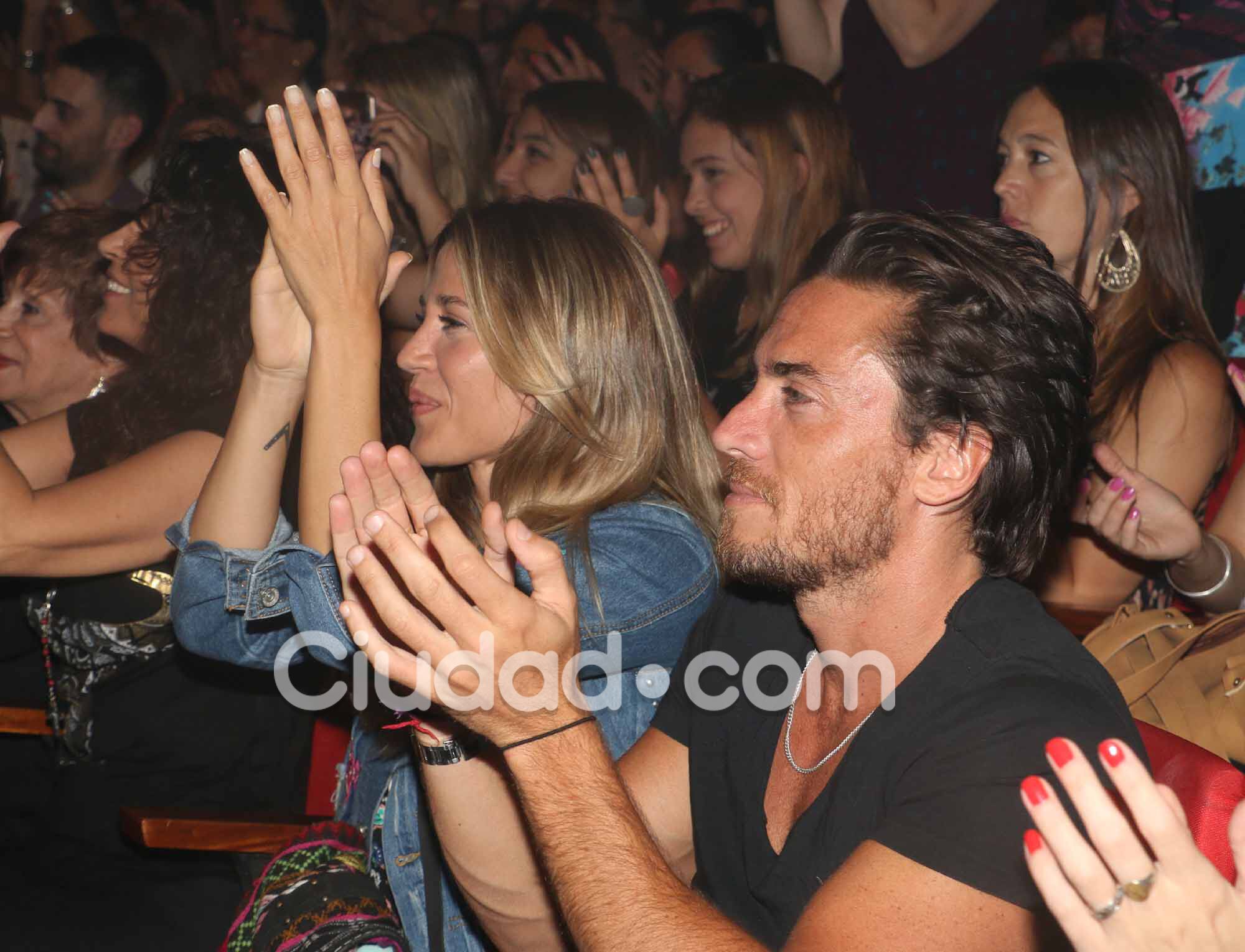 Jimena Barón y Matías Tasín fueron a ver El otro lado de la cama. Foto: Movilpress-Ciudad.com.
