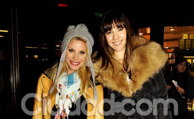 Jimena Cyrulnik y Julieta Camaño en la avant premiere de A Roma con amor. (Foto: Jennifer Rubio)