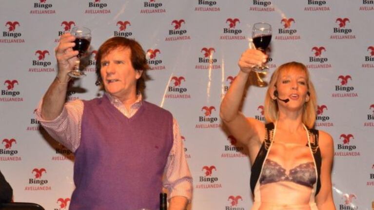 Jimena Monteverde y el Bambino Veira, en el brindis final.