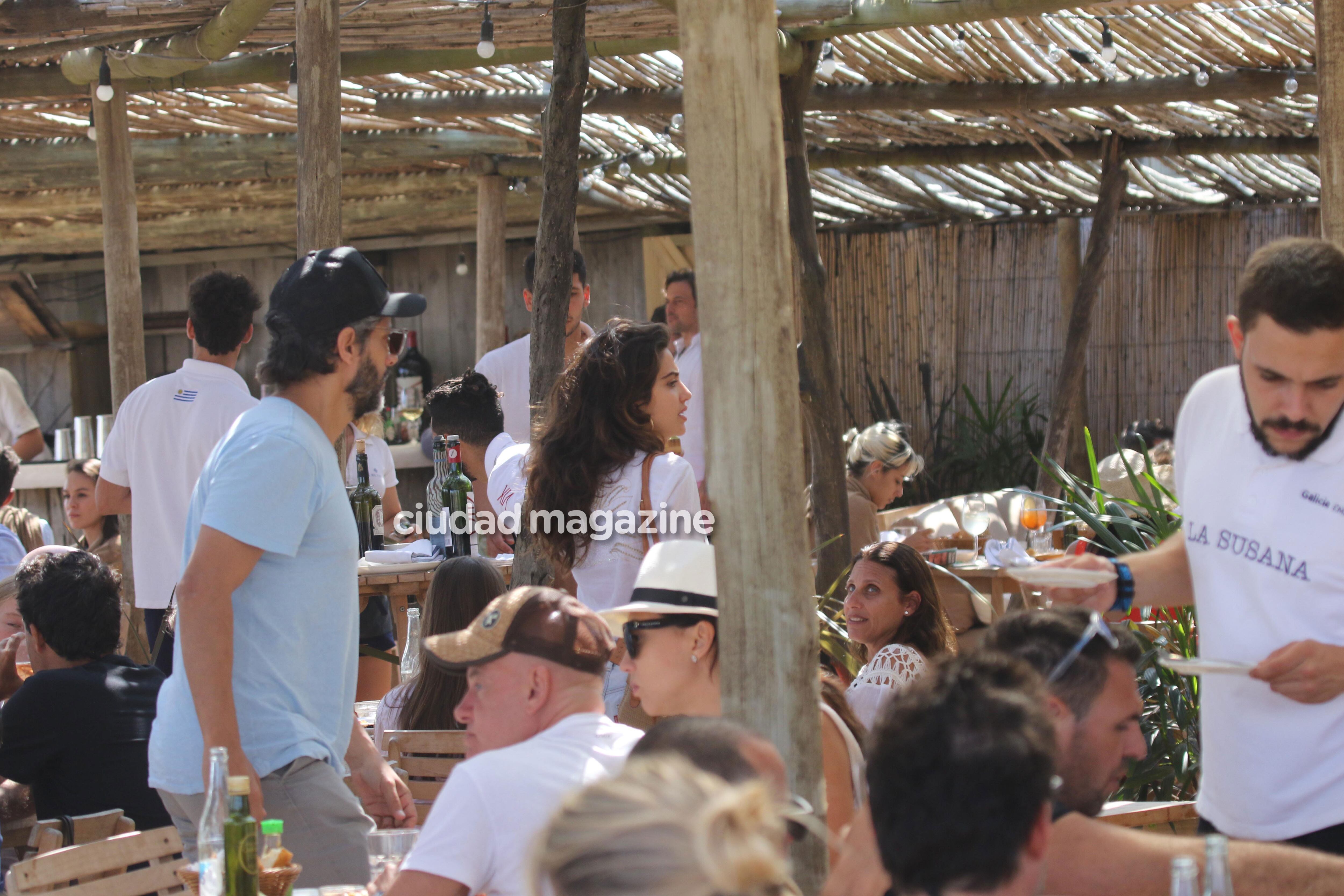 Joaquín Furriel y Manuela Bozoglian, juntos en Punta del Este (Fotos: GM Press).