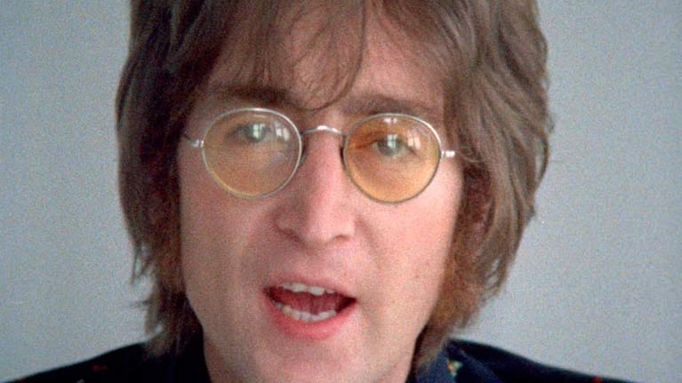 John Lennon, en un pasaje del clip de "Imagine". Captura YouTube 