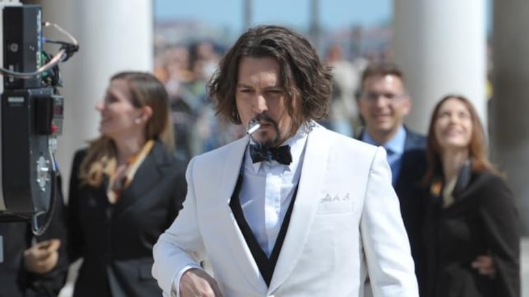 Johnny Depp confiesa que se enamoró por el cuello de su mujer