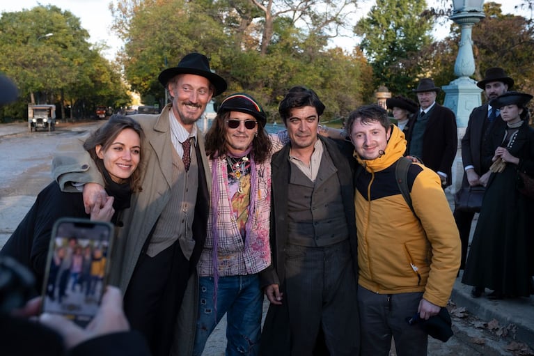 Johnny Depp y el equipo de Modigliani, tres días en Montparnasse. Foto: prensa