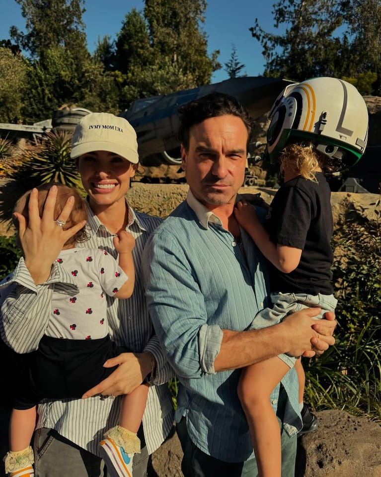 Johnny Galecki en familia. Foto: Instagram @sanctionedjohnnygalecki