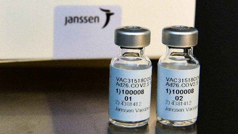 Johnson & Johnson dice que su vacuna contra el covid tiene una eficacia general del 66%. Foto: AP.