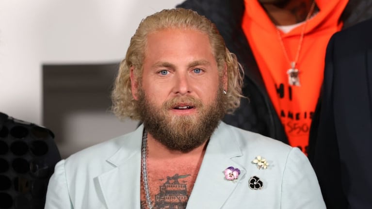 Jonah Hill actúa y coescribe el guion junto a Ezra Woods.