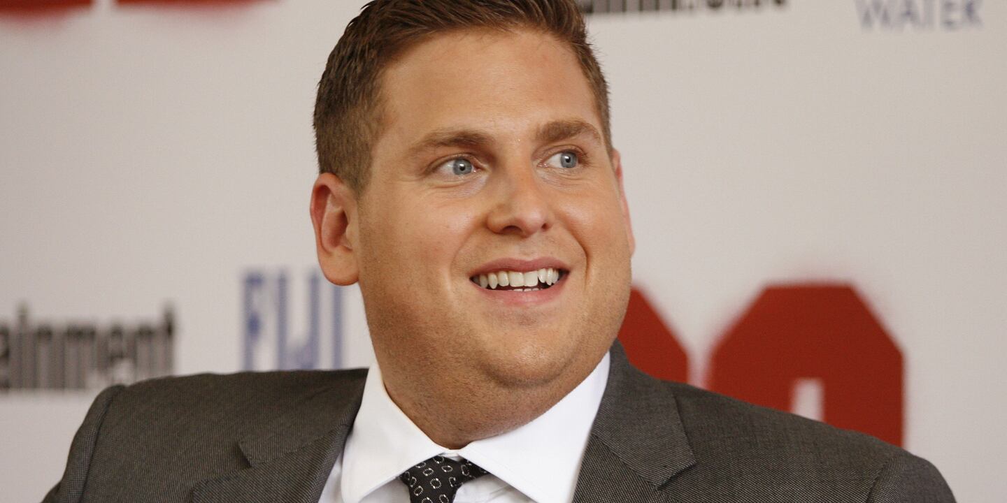 Jonah Hill lució diferente con su tono de cabello rosa