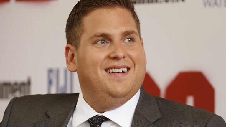 Jonah Hill lució diferente con su tono de cabello rosa
