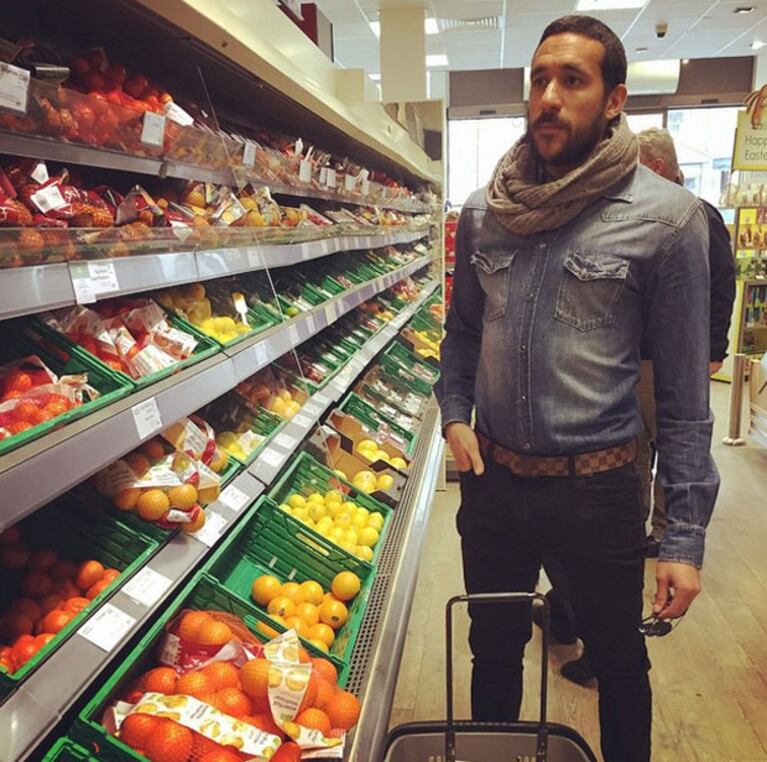 Jonás Gutiérrez, un amo de casa suelto en Inglaterra. (Foto: Instagram)