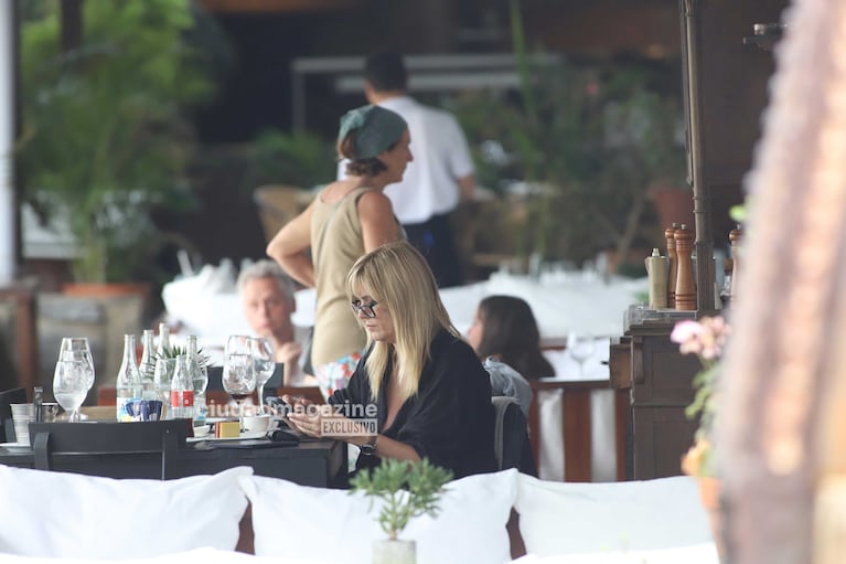 Jonatan Viale disfrutó de un almuerzo con su familia y Viviana Canosa de invitada (Foto: RS Fotos)