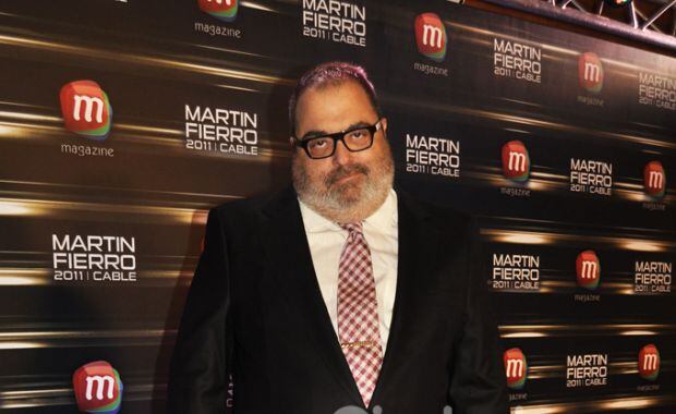 Jorge Lanata le puso un toque original a su corbata. (Foto: Jennifer Rubio)