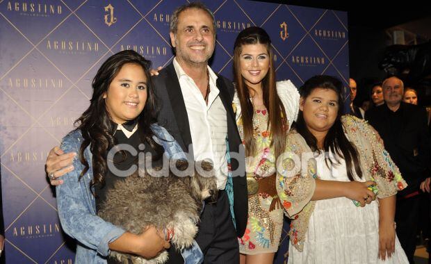 Jorge Rial con sus hijas y Loly Antoniale. (Foto: Jennifer Rubio-Ciudad.com)