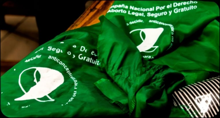  Jorge Rial condujo Intrusos con un pañuelo verde atado a su muñeca: "Estoy a favor del aborto legal y gratuito"