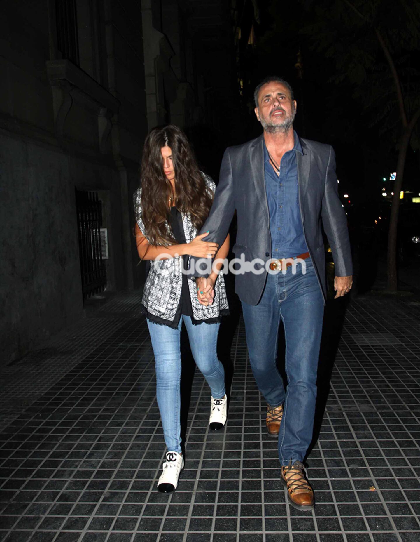 Jorge Rial fue al velorio de  Gerardo Sofovich junto a Loly (Fotos: Movilpress). 