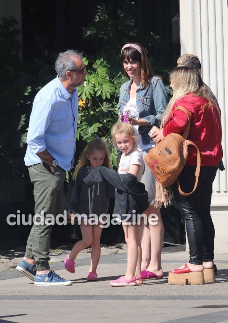 Jorge Rial y Romina Pereiro almorzaron junto a las hijas de ambos: mirá el álbum íntimo de su salida