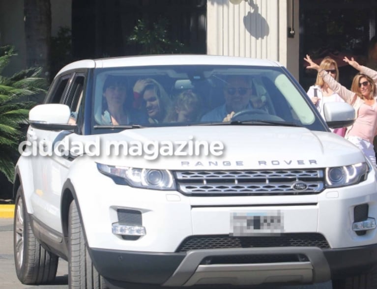 Jorge Rial y Romina Pereiro almorzaron junto a las hijas de ambos: mirá el álbum íntimo de su salida