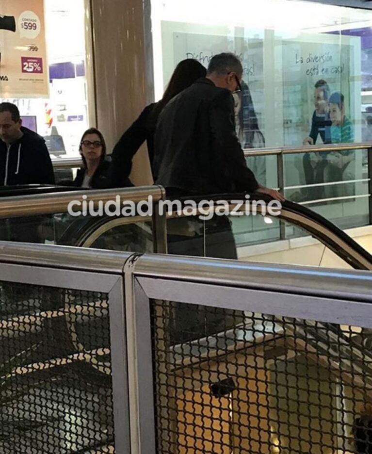 Jorge Rial y su paseo romántico con Romina Pereiro: ¡fotos exclusivas! 