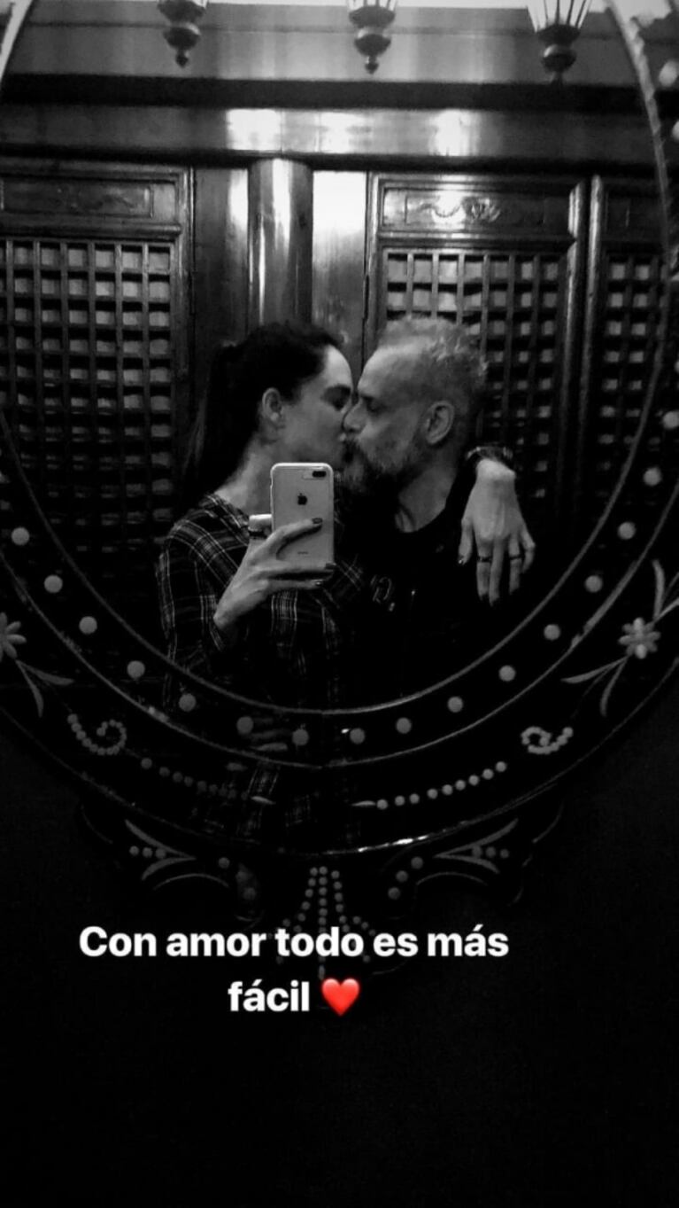 Jorge Rial y sus románticos mensajes con Romina Pereiro: "Con amor todo es más fácil" 