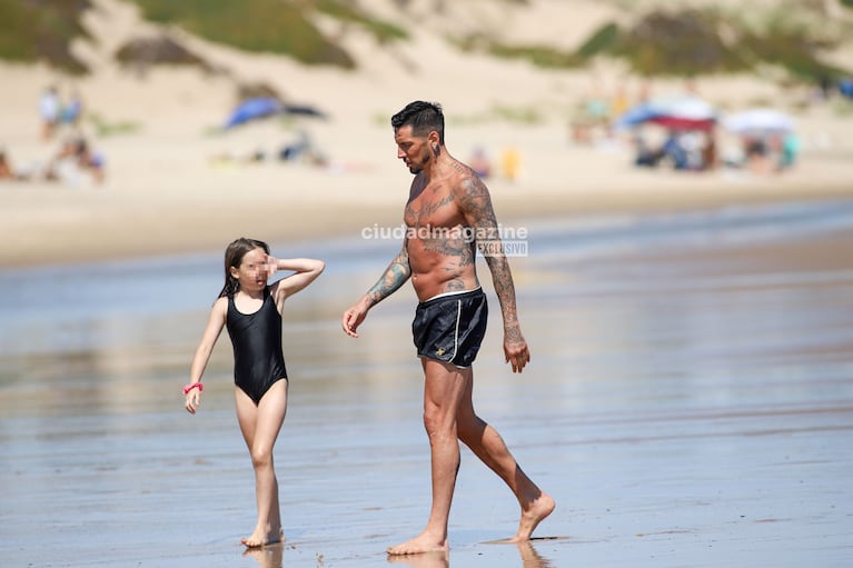 José el Principito Sosa en la playa de Punta del Este (Fotos: Movilpress).