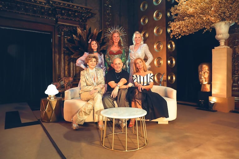 José María Muscari con Cristina Alberó, Marta Albertini, Judith Gabbani, Carolina Papaleo y Ginette Reynal