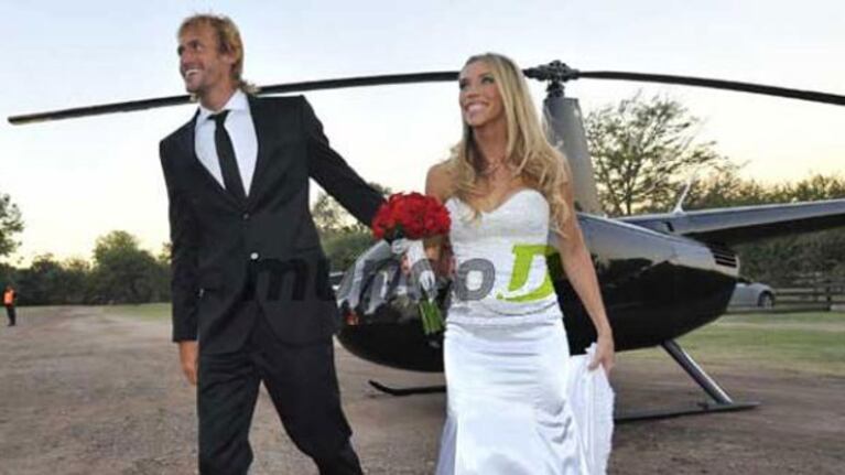José Meolans llegó al altar junto a su novia, a bordo de un helicóptero. (Foto: diario La Voz del Interior)