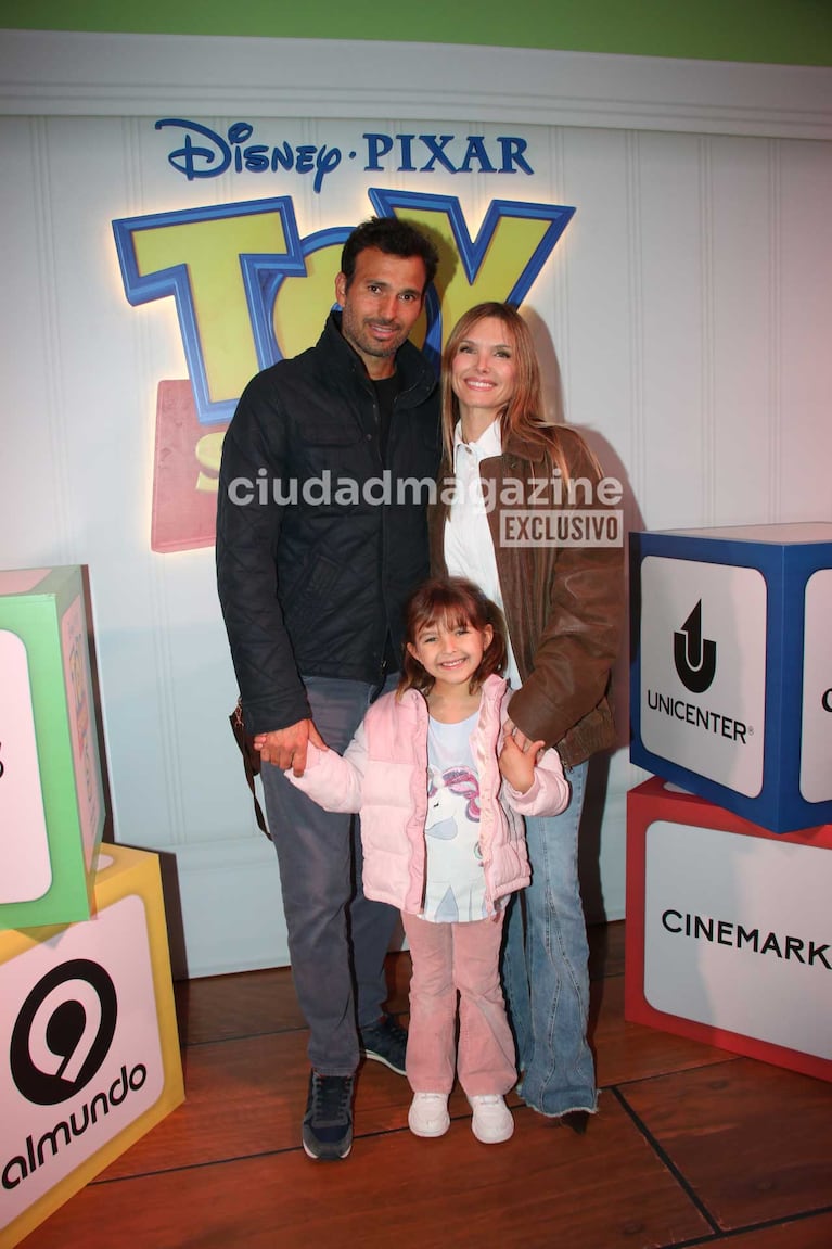 José Uriburu, Sofía Zámolo y su hija California (Foto: Movilpress)