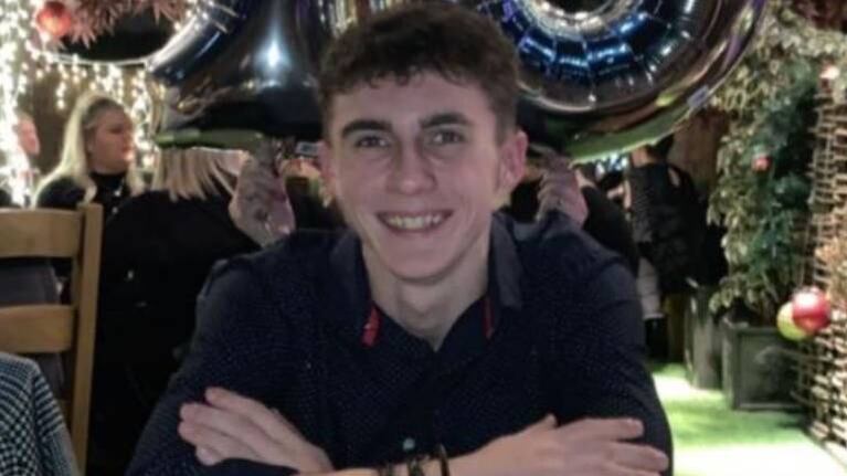 Joven de 19 años despierta del coma tras 10 meses y no sabe nada de la pandemia