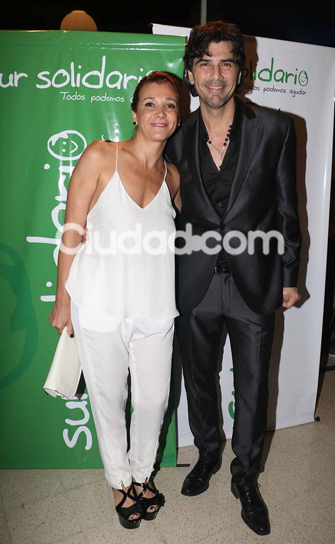 Juan Darhés y su mujer: black & white.  (Foto: Movilpress)