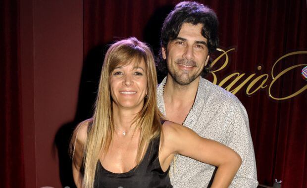 Juan Darthés y su esposa, María Leone, en el Hipódromo de Palermo (Foto: Jennifer Rubio). 