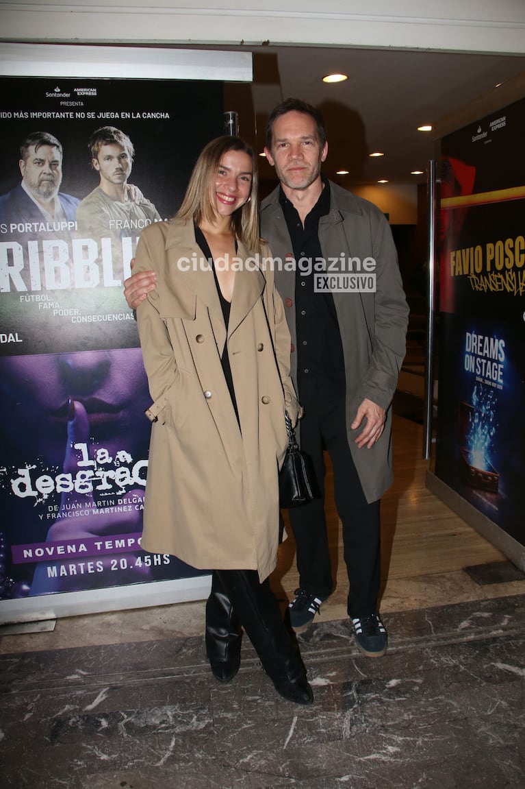 Juan Gil Navarro y su novia en el estreno de Dribbling (Foto: Movilpress).