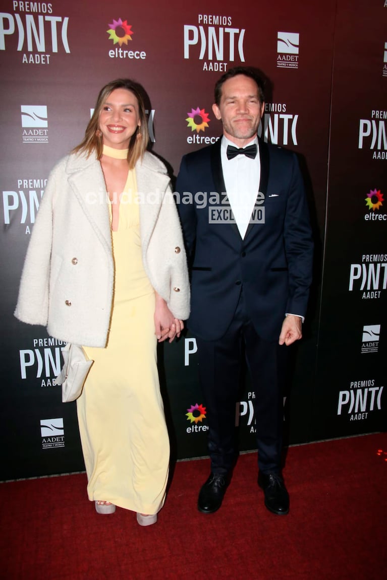 Juan Gil Navarro y su novia en los Premios Pinti (Foto: Movilpress).