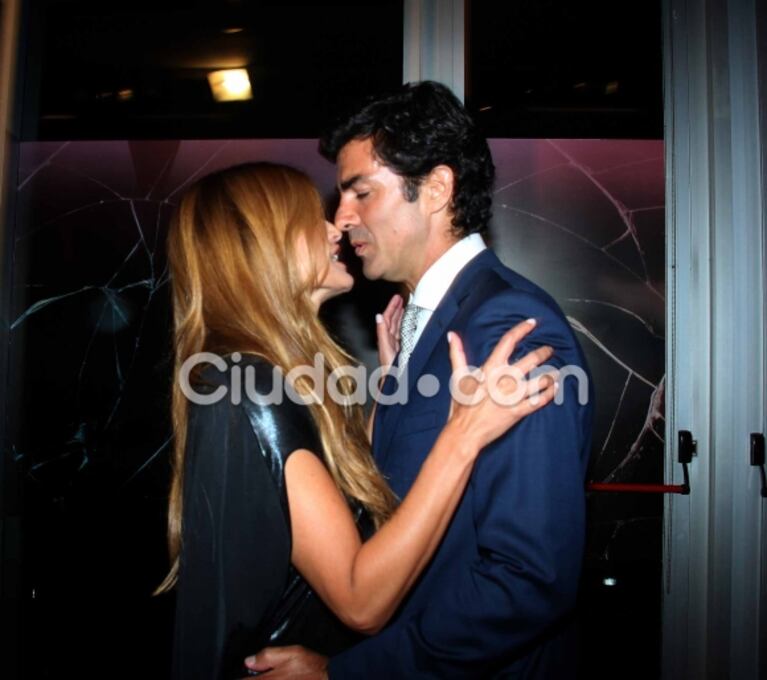 Juan Manuel Urtubey acompañó a Isabel Macedo a la presentación de Amar después de amar: besos, mimos y sonrisas