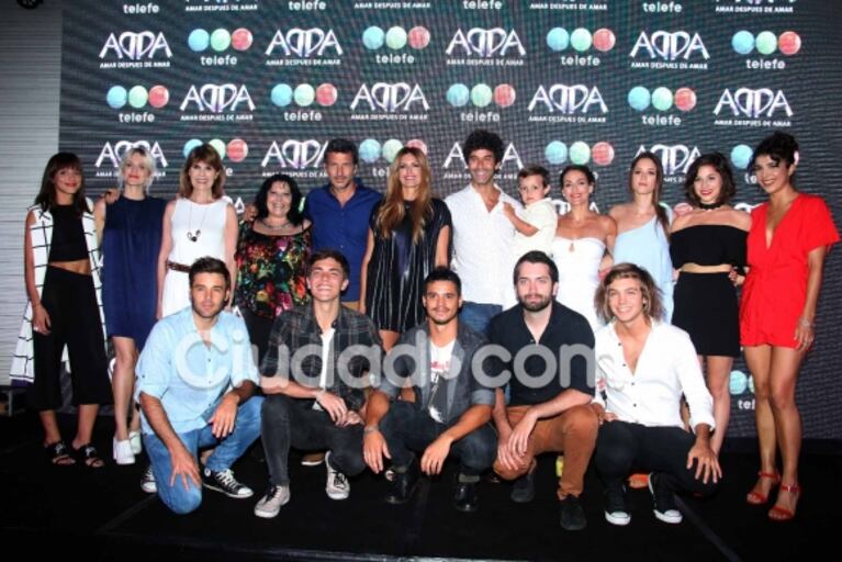 Juan Manuel Urtubey acompañó a Isabel Macedo a la presentación de Amar después de amar: besos, mimos y sonrisas