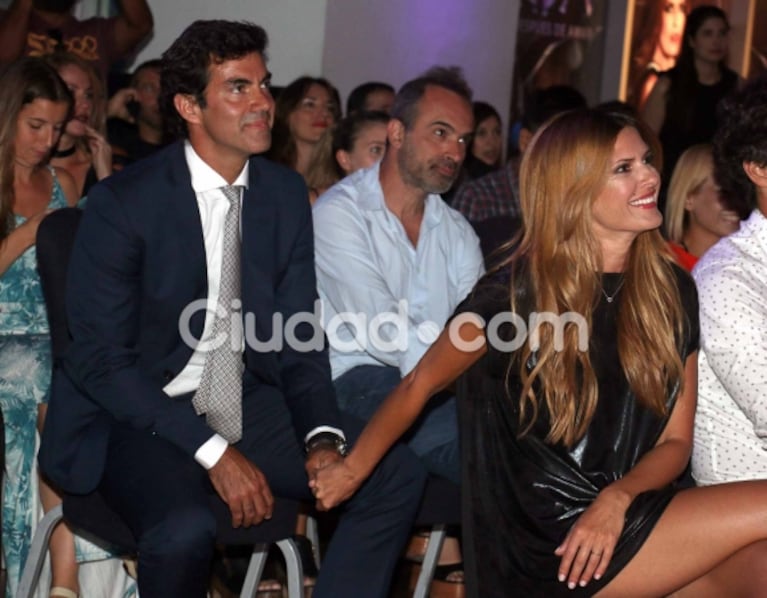 Juan Manuel Urtubey acompañó a Isabel Macedo a la presentación de Amar después de amar: besos, mimos y sonrisas