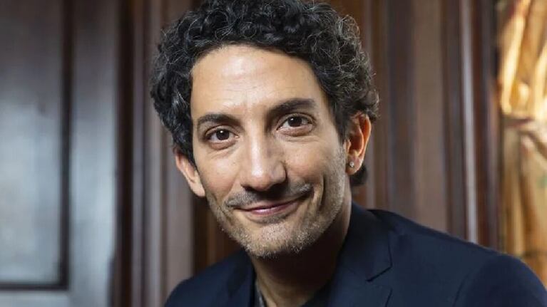 Juan Minujín ya es una cara más que reconocida por el público global en Netflix.