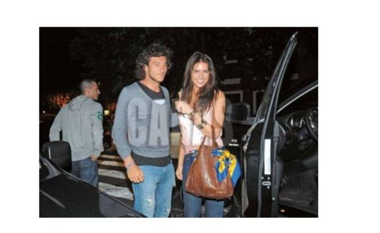 Juan "Pico" Mónaco y su novia, Zaira Nara. (Foto: revista Caras)