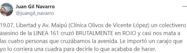 Juan vivió un angustiante momento cuando un colectivero casi lo atropella por haber cruzado el semáforo “brutalmente en rojo”.