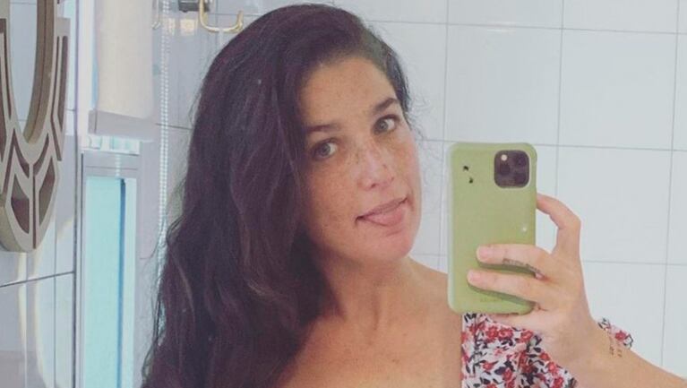 Juana Repetto se animó a mostrarse depilándose las piernas, sin filtros y a cara lavada.