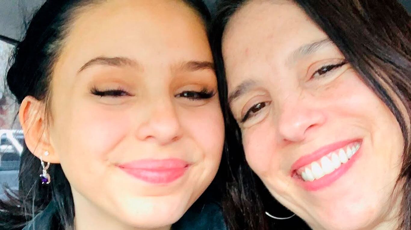 Juana Tinelli y Paula Robles, su mamá.