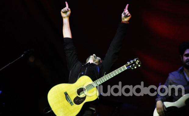 Juanes hizo vibrar el Luna Park con su música  (Foto: Jennifer Rubio).