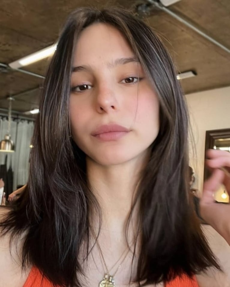 Juanita Tinelli se animó a un radical cambio de look: cabello más corto y oscuro