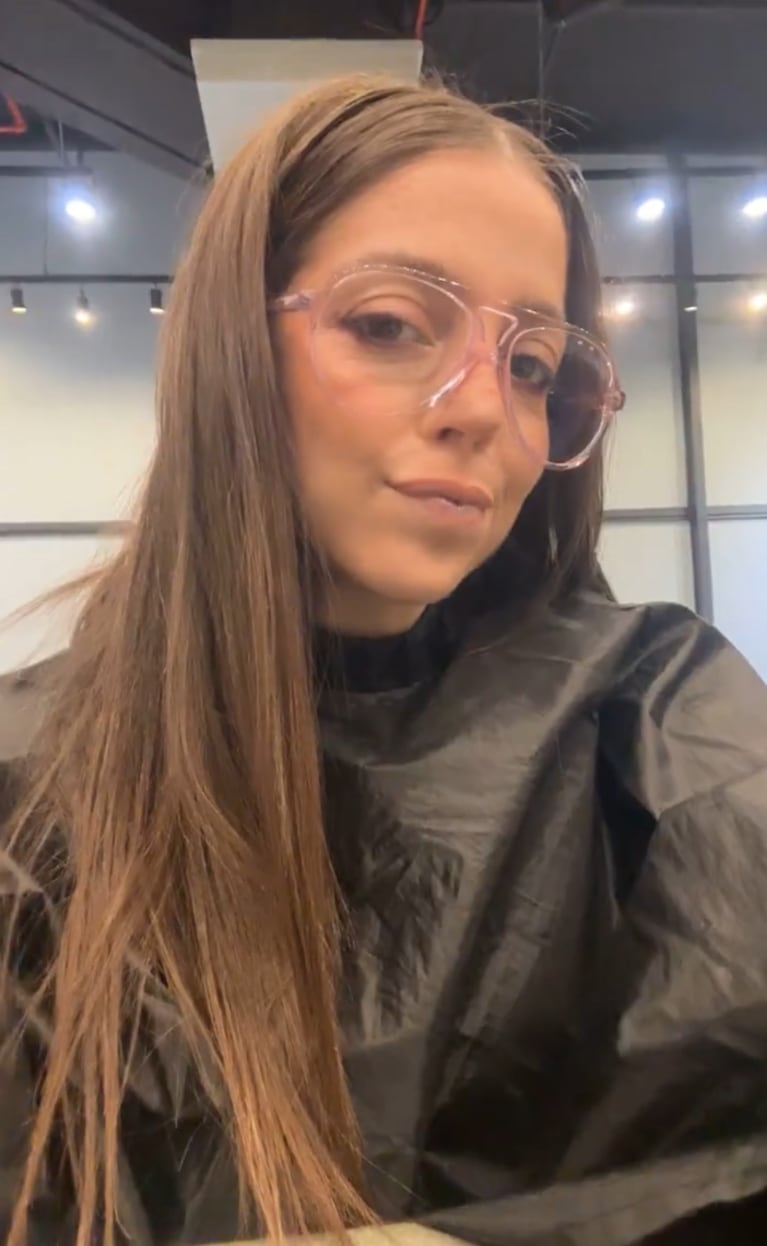 Juariu se hizo un radical cambio de look: se animó a teñirse de ¡colorada!