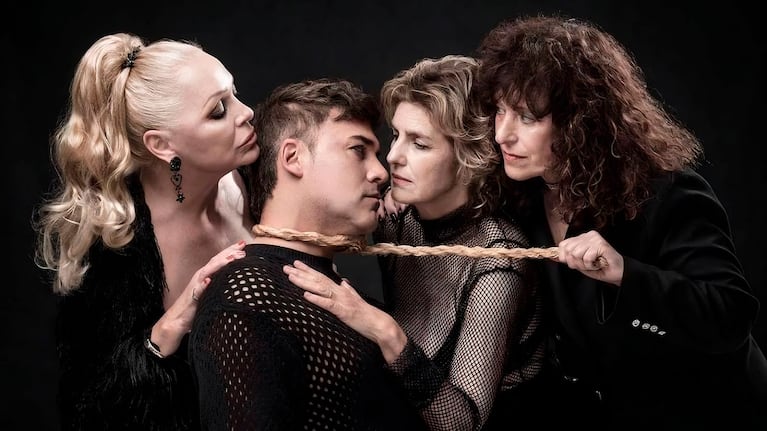 Judith Gabbani, Adrián Lázare, Silvia Kutika y Julia Zenko en Extremos.
