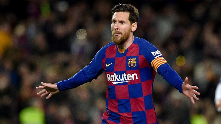 Jugadores del FC Barcelona rebajaran sus sueldos para ayudar a los empleados del club