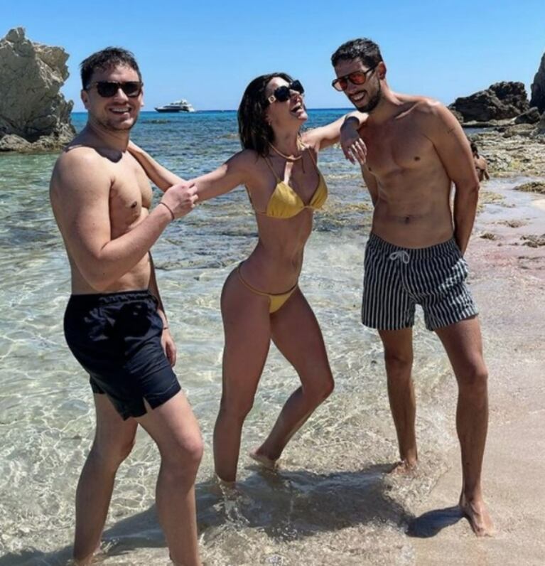 Jujuy Jiménez deslumbró con sus bikinis en distintos colores en las playas de Mallorca