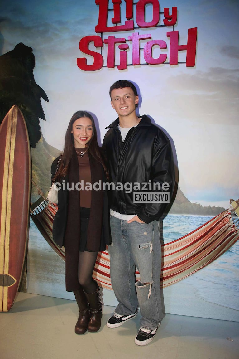 Juli Puente y Fausti Bo en la premiere de Lilo & Stitch (Foto: Movilpress).