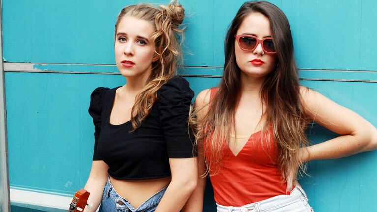 Julia Morgado y Milagros D Augero, el dúo de Cumbia Nena. (Foto: Mora Photography)