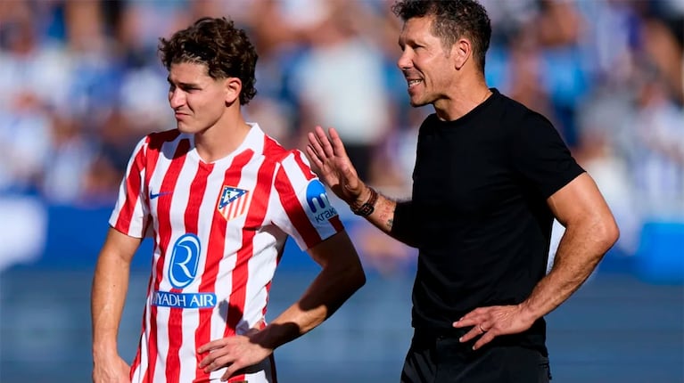 Julián Álvarez y Diego Simeone (Foto: redes sociales).